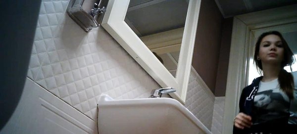 Камера в унитазе туалета