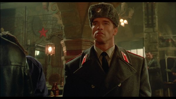 Арнольд Шварценеггер красная жара Постер