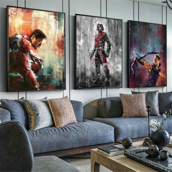 Комната с постерами на стенах