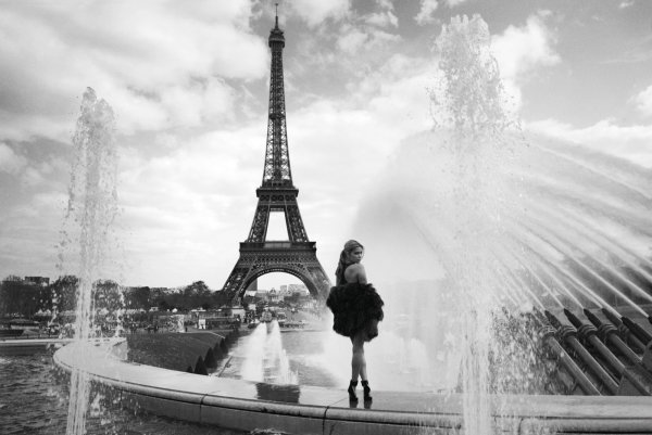 Эйфелева башня черно белая