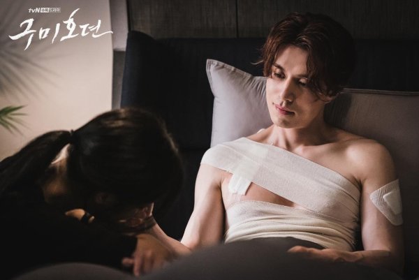 Дорама Сказание о кумихо 2020 ли Дон УК