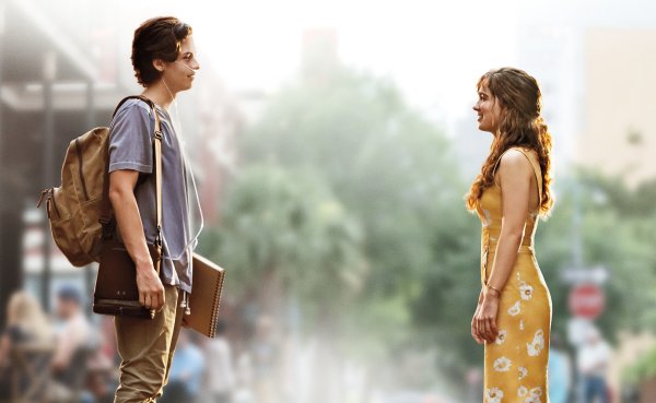 В метре друг от друга афиша