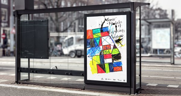 Рекламный стенд на остановке