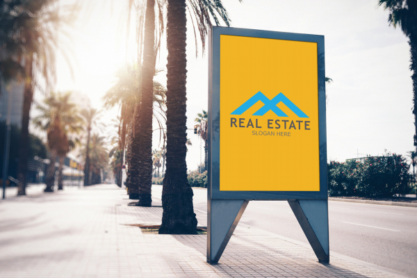 Постер на улице