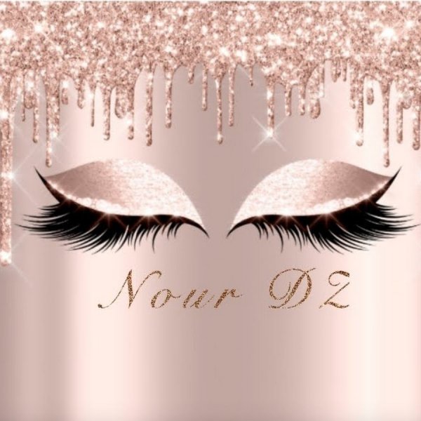 Девушка с нарощенными ресницами