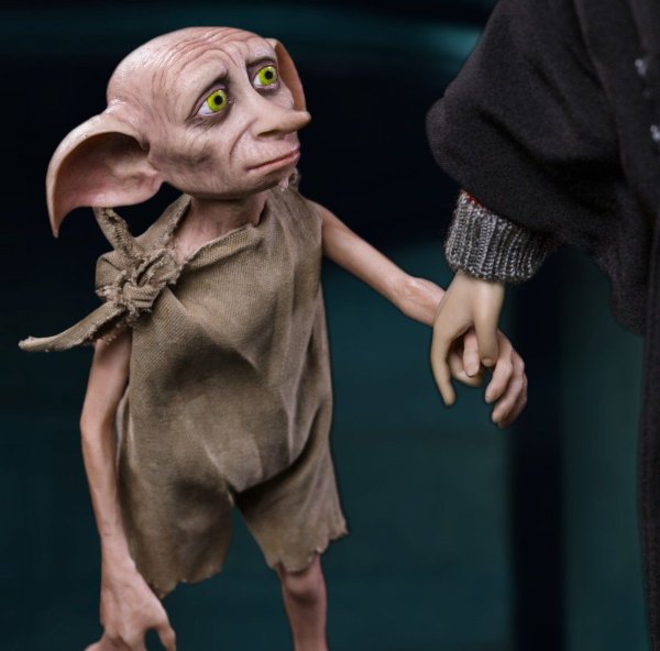 Добби улыбается