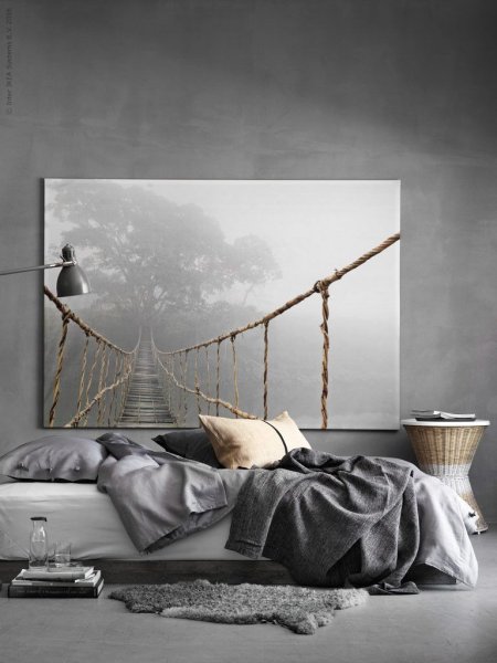 Картина в серых тонах