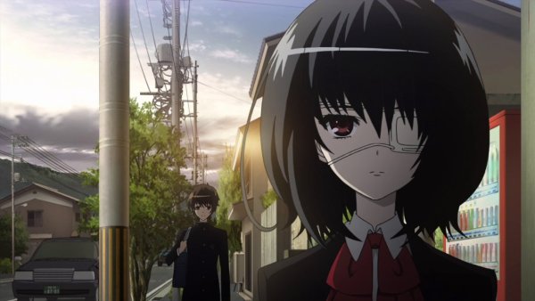 Иная аниме Мисаки с куклой