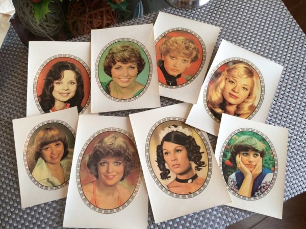 Старые наклейки с девушками