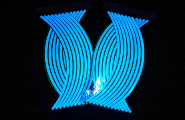 Светоотражающая наклейка на крыло