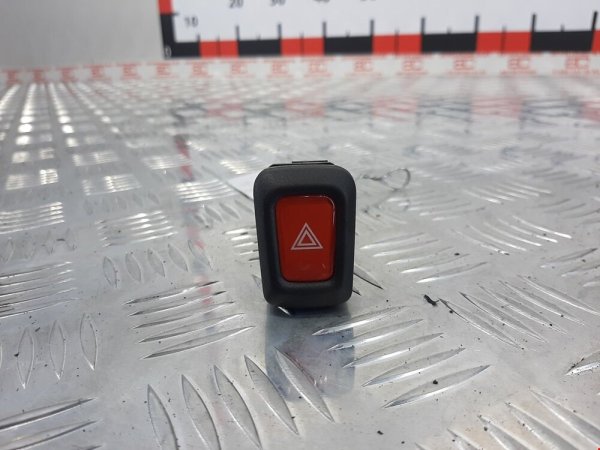 Кнопка аварийки Шкода Октавия тур