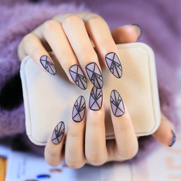 Маникюр с геометрическими наклейками