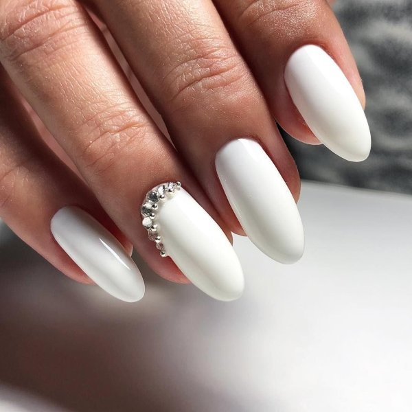 Маникюр с цветочками нежный