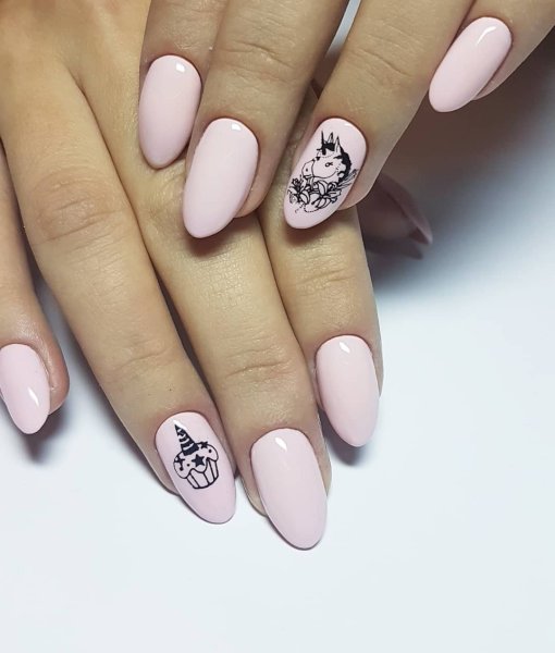 Весенний маникюр на миндальные ногти