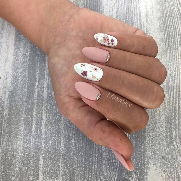 Ногти с надписями