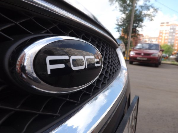 Наклейка на значок Форд