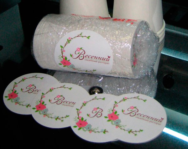 Стикер с бокалом