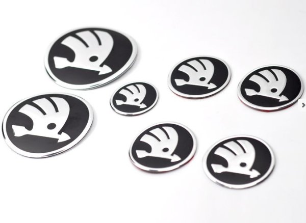 Наклейка на колесные диски на колпачки Шкода Рапид