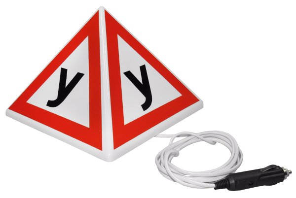 Знак ученик на автомобиль