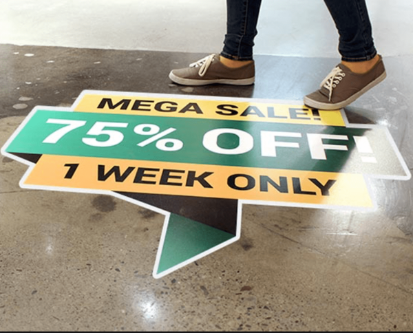 Рекламную наклейку напольную