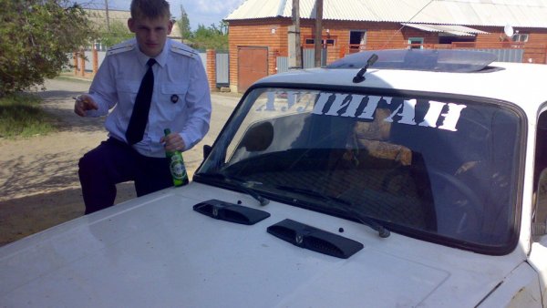 Наклейка хулинам на лобовое ВАЗ 2106