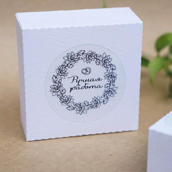 Прозрачная наклейка на коробку