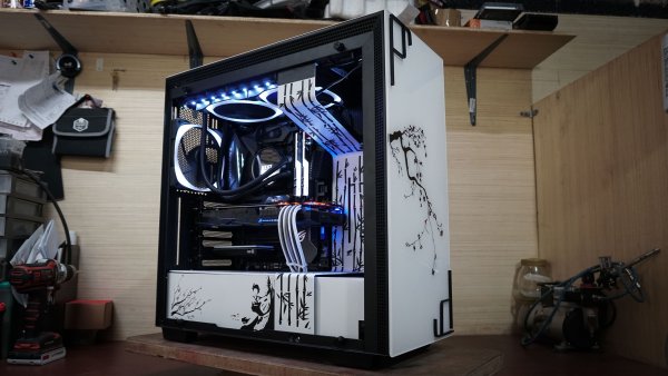 NZXT h700i