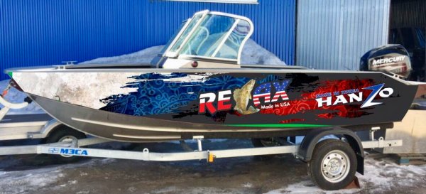 Наклейка Relax на лодку