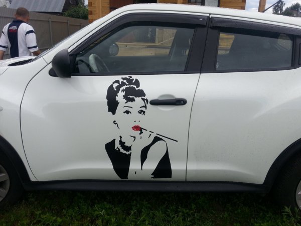 Спортивные наклейки на автомобиль