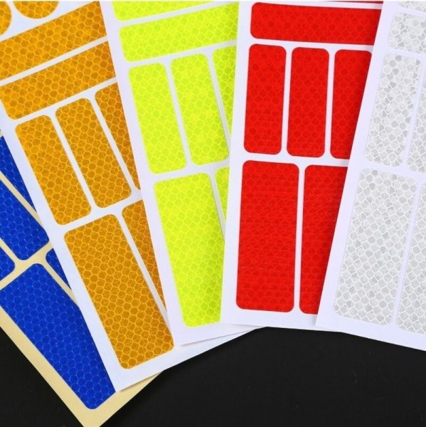 Защитная наклейка