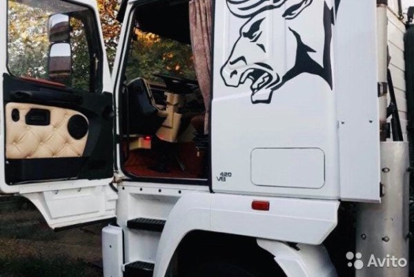 Наклейка желтого Льва МАЗ значок