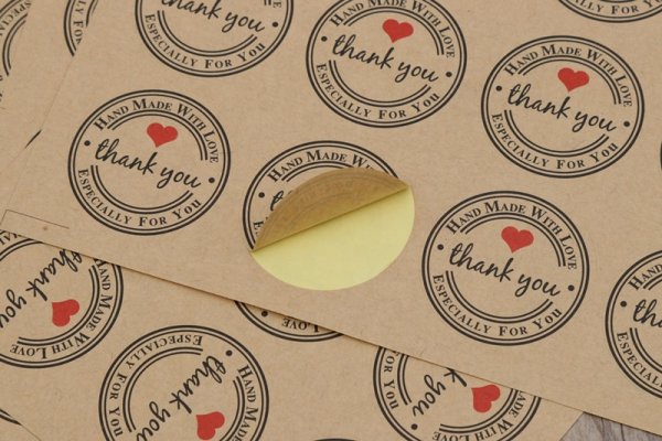 Крафтовая бумага с наклейкой