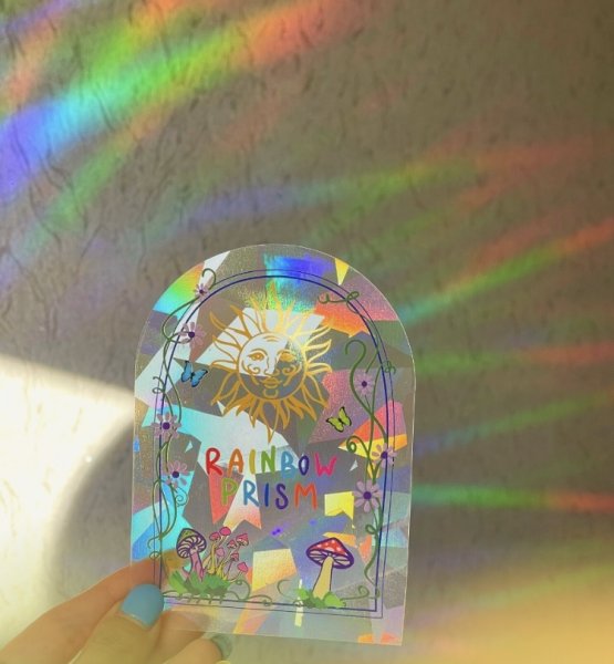 Радужная наклейка на окно