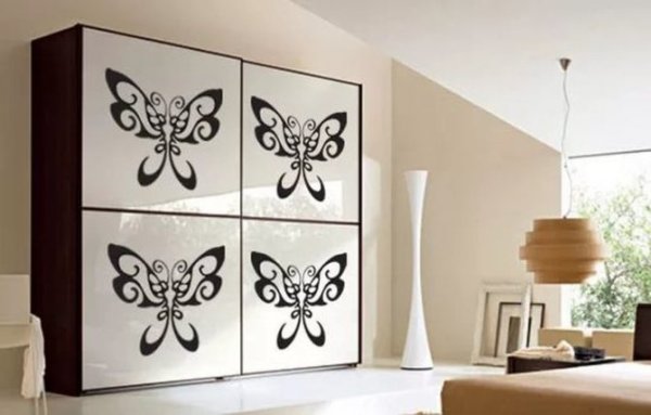 Старый шкаф с наклейками