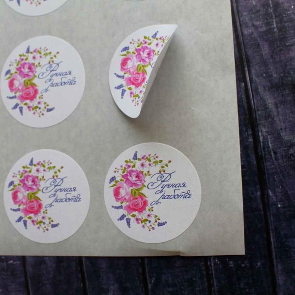 Круглые наклейки с логотипом