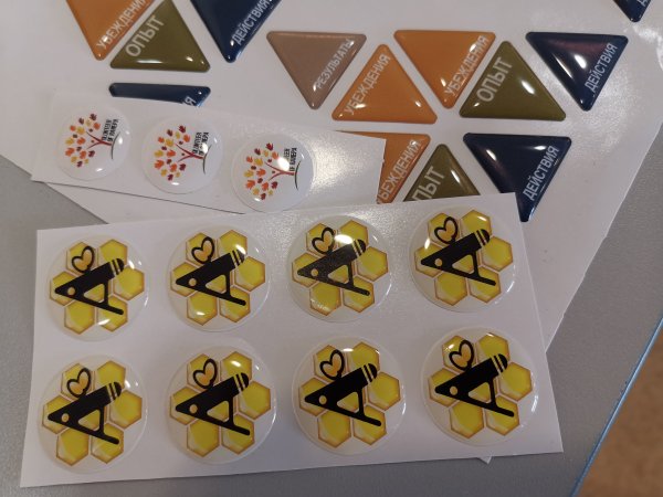 Наклейки из полимерной смолы