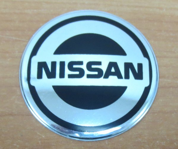 Nissan наклейка на лобовое