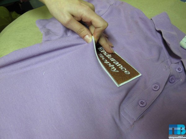 Приклеить термонаклейку на одежду