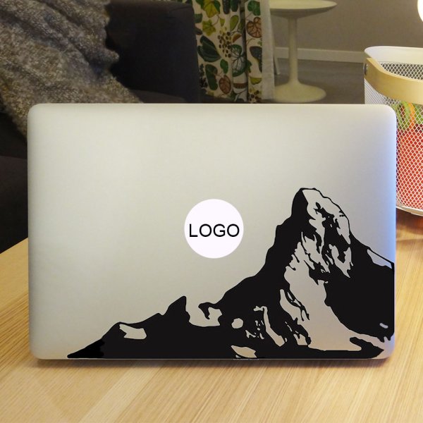 Макбук обклеенный наклейками