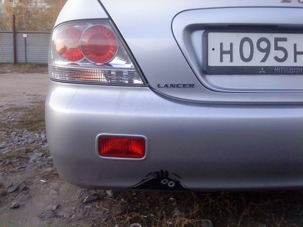 Наклейки на авто на бампер задний