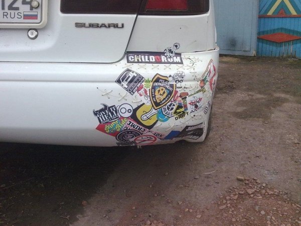 Наклейки на авто для закрытия трещин на бампере