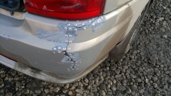 Наклейки на задний бампер автомобиля