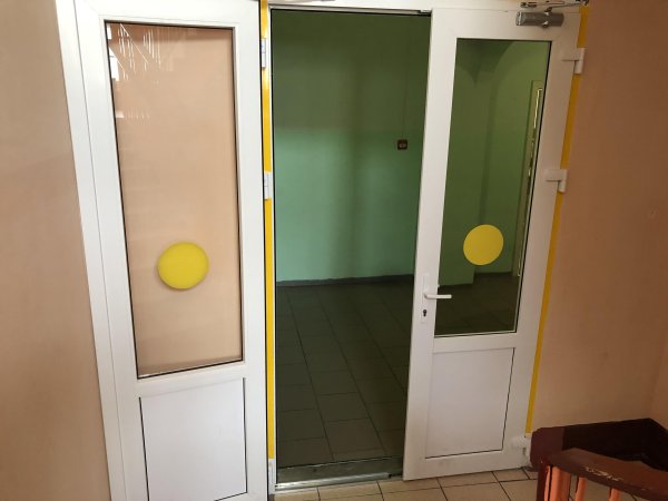 Желтый круг для МГН