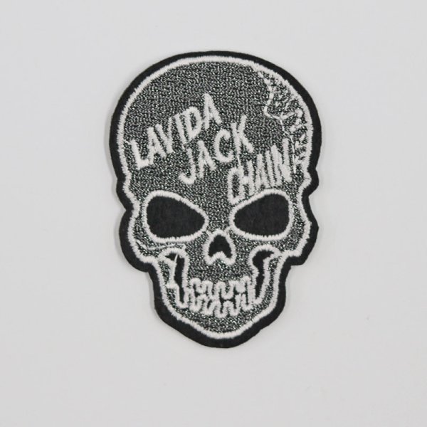 Стикербомбинг на крыле авто