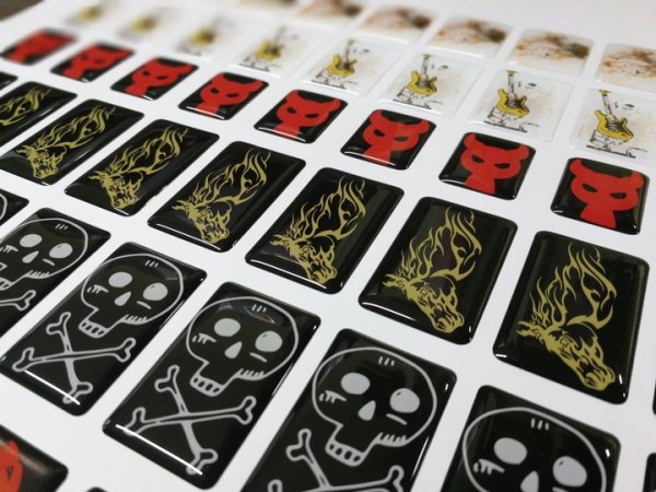 Наклейки на чехол