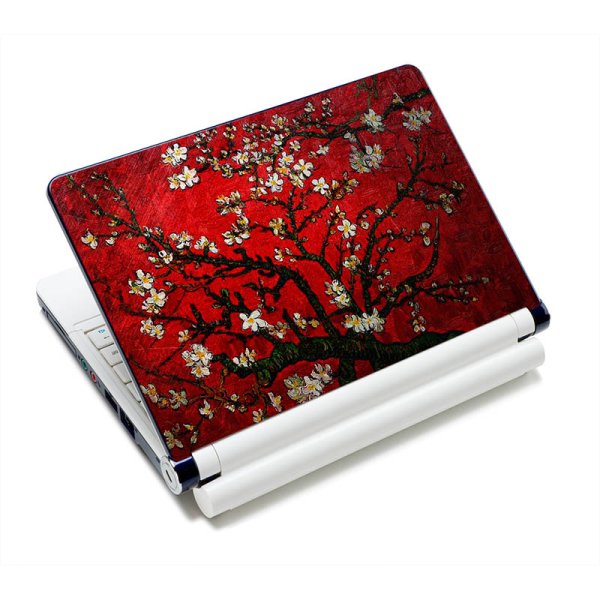 Ноутбук со стикерами на крышке