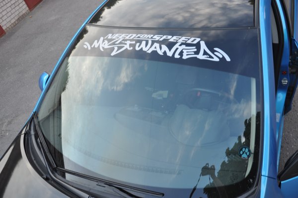 Наклейки на лобовое