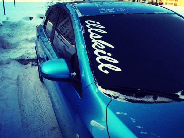 Наклейка на лобовое секта