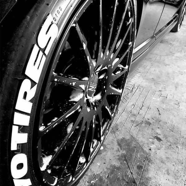 Наклейки на шины автомобиля