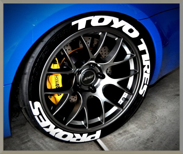 Резина с белыми надписями